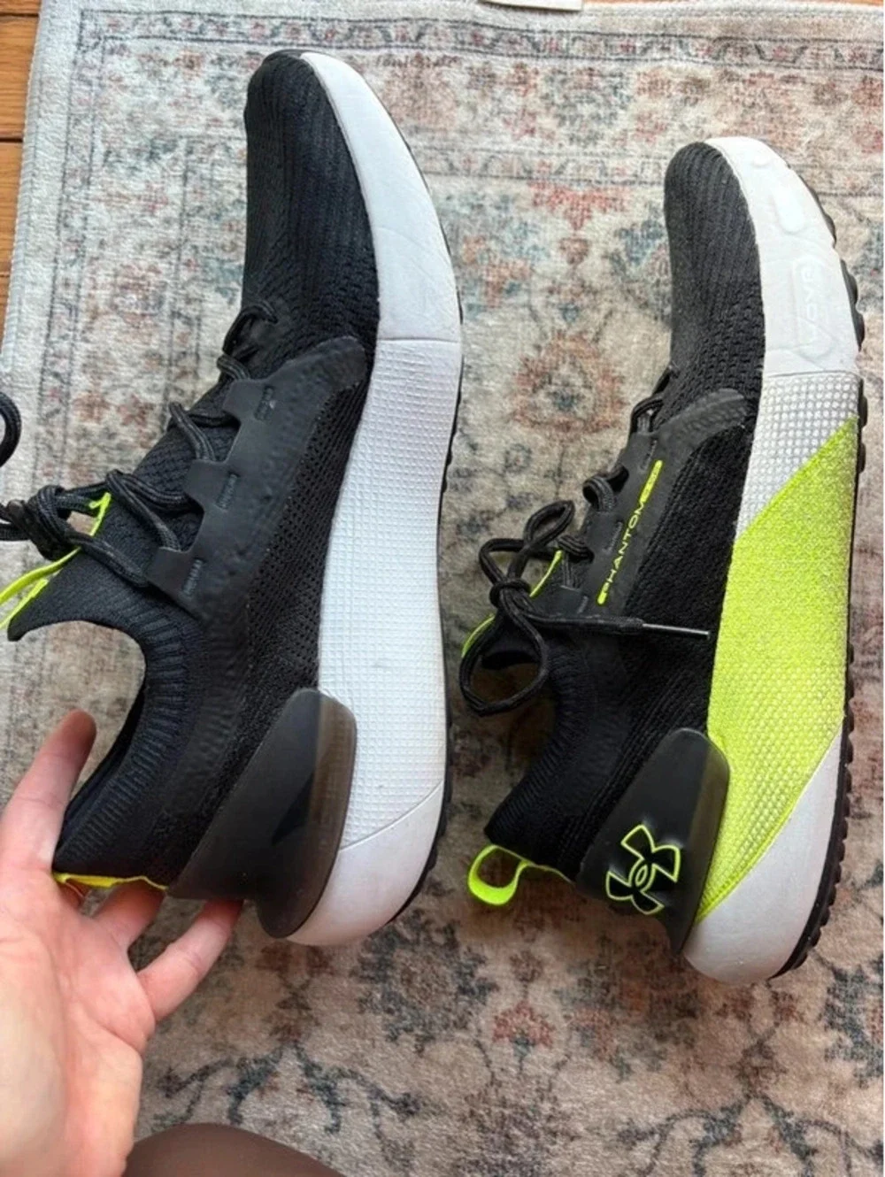 Mens size 10 Black and Neon Yellow Under Armour Phantom Sneakers